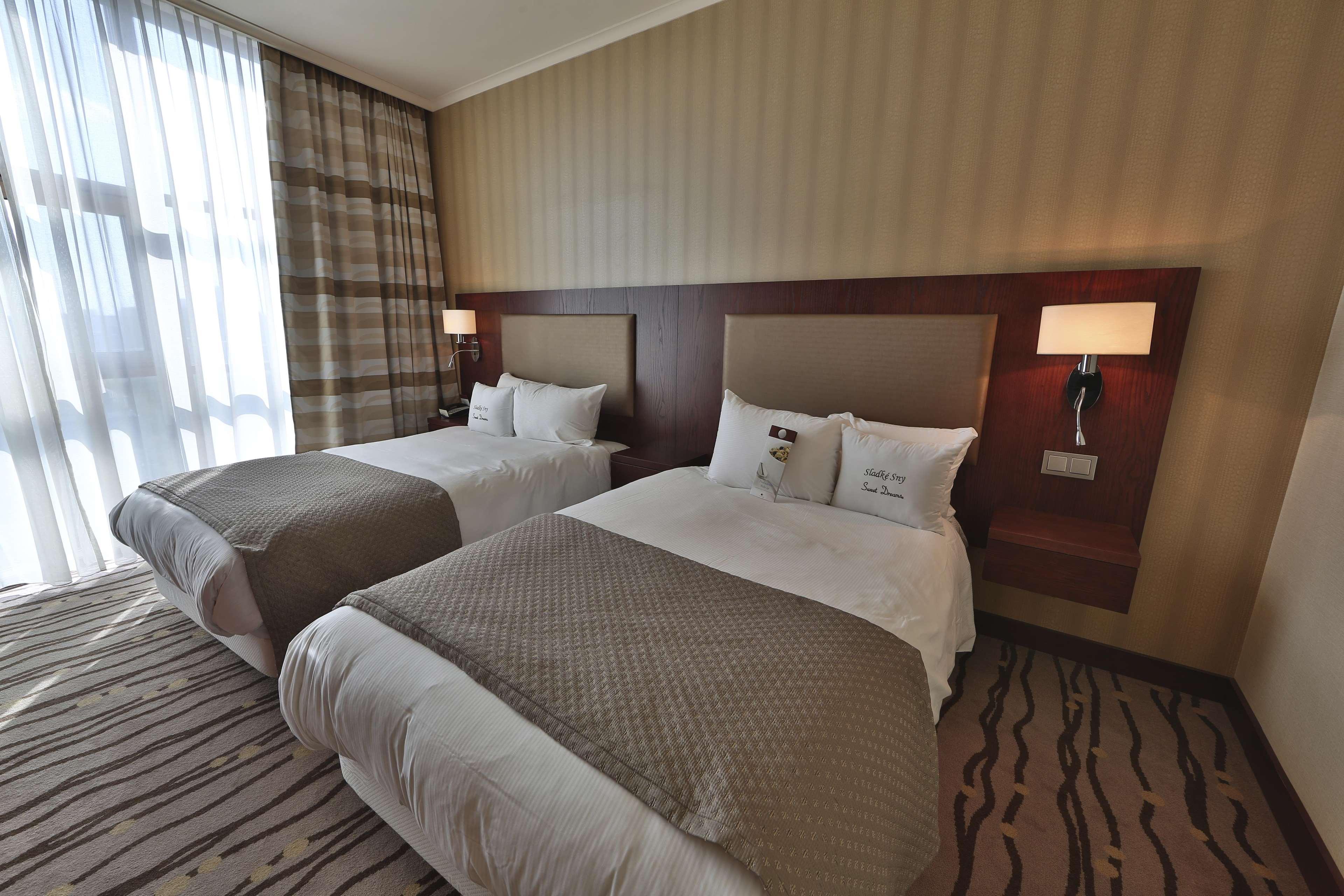 Doubletree By Hilton Bratislava Hotel Buitenkant foto