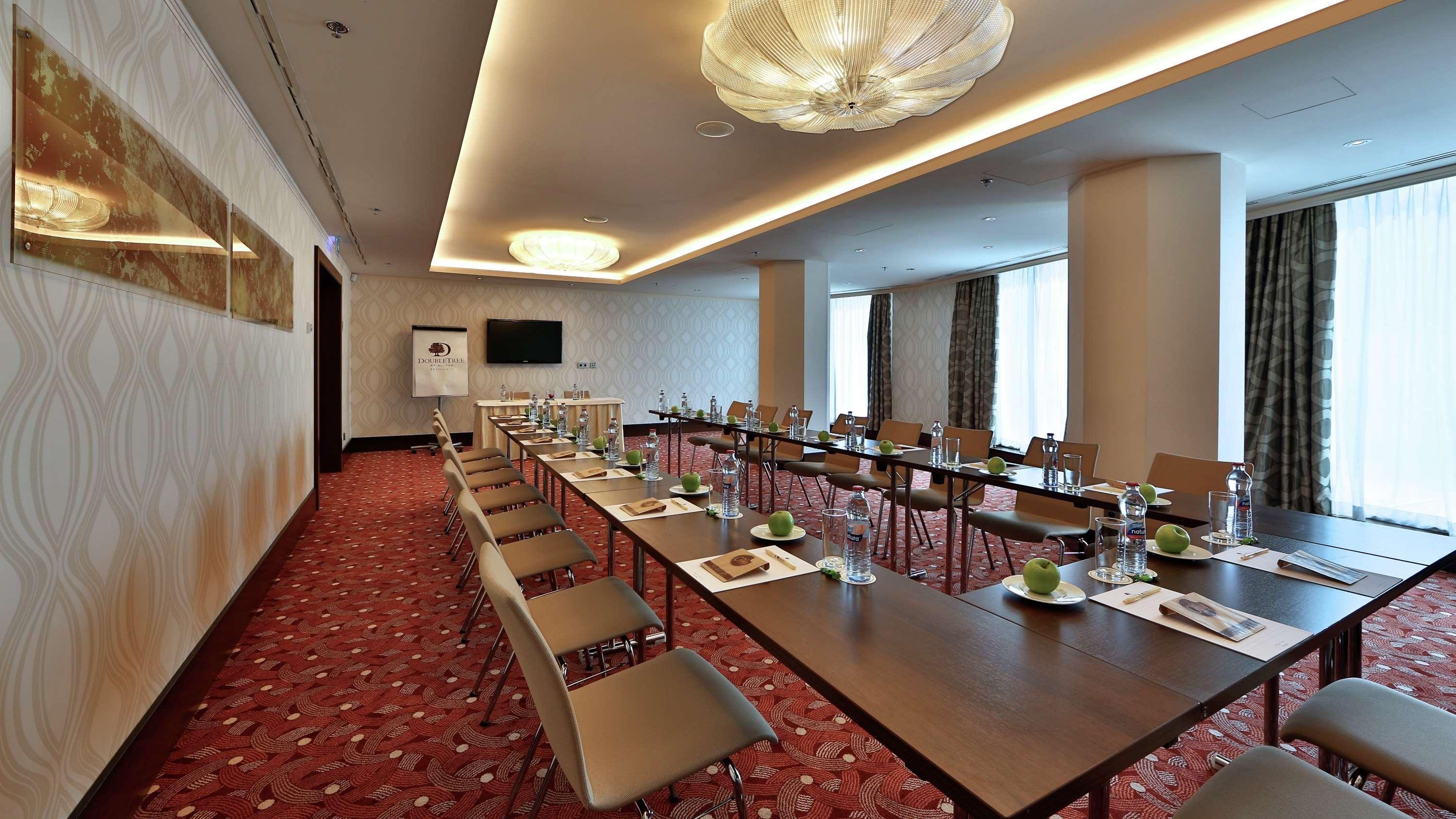 Doubletree By Hilton Bratislava Hotel Buitenkant foto