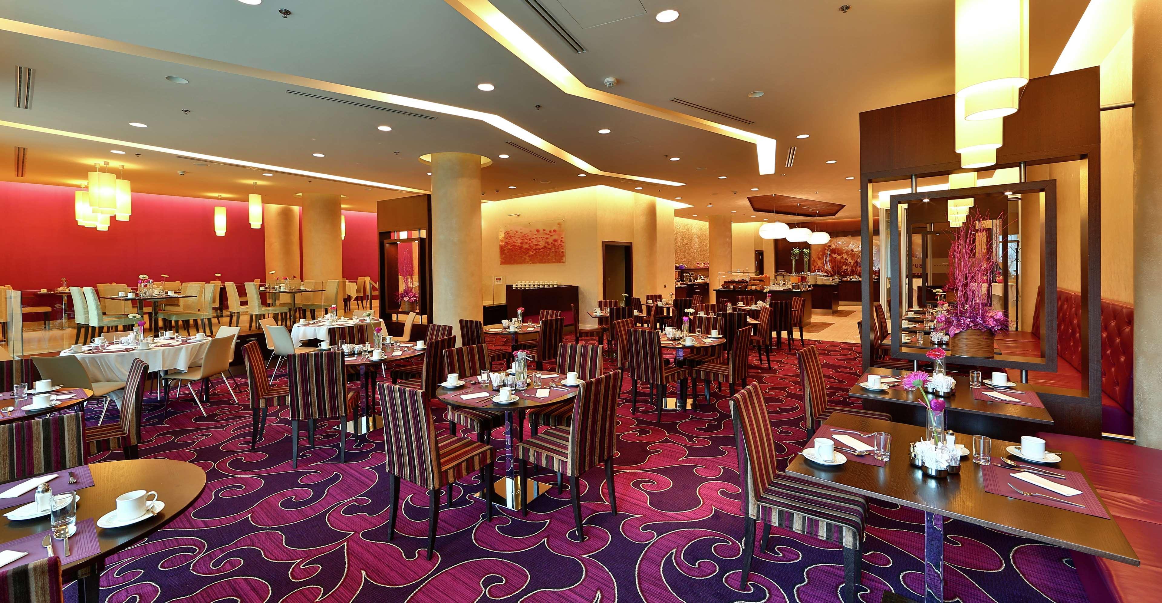 Doubletree By Hilton Bratislava Hotel Buitenkant foto