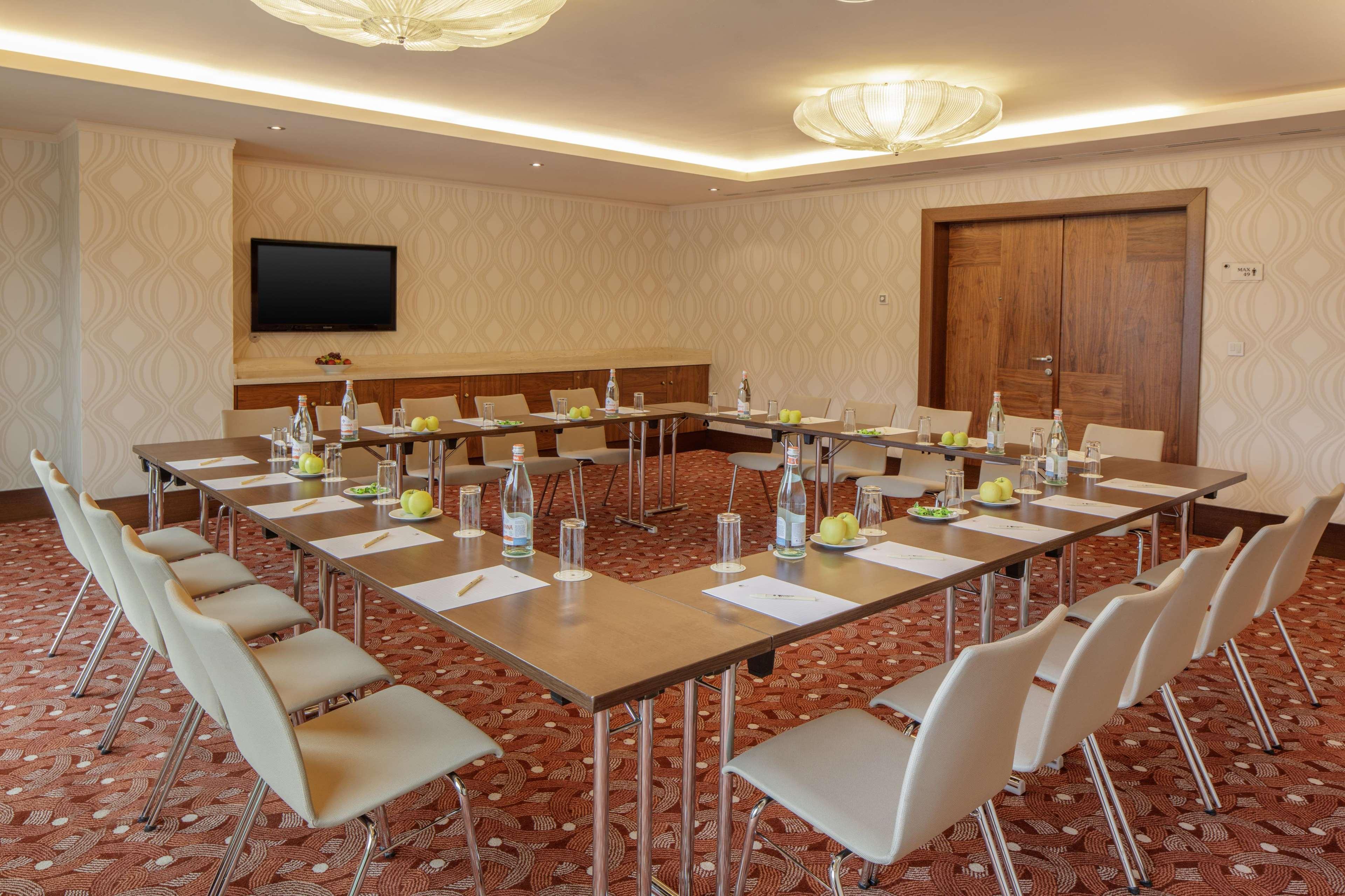 Doubletree By Hilton Bratislava Hotel Buitenkant foto