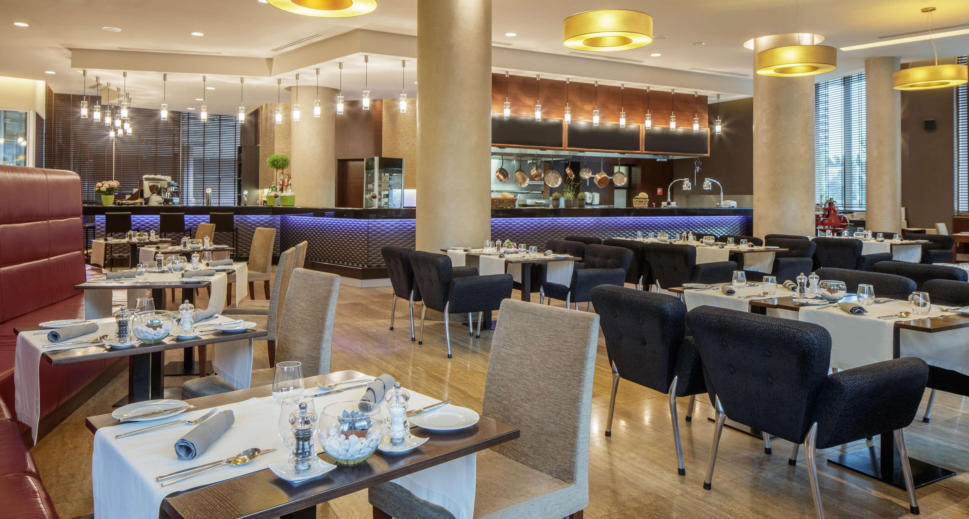 Doubletree By Hilton Bratislava Hotel Buitenkant foto