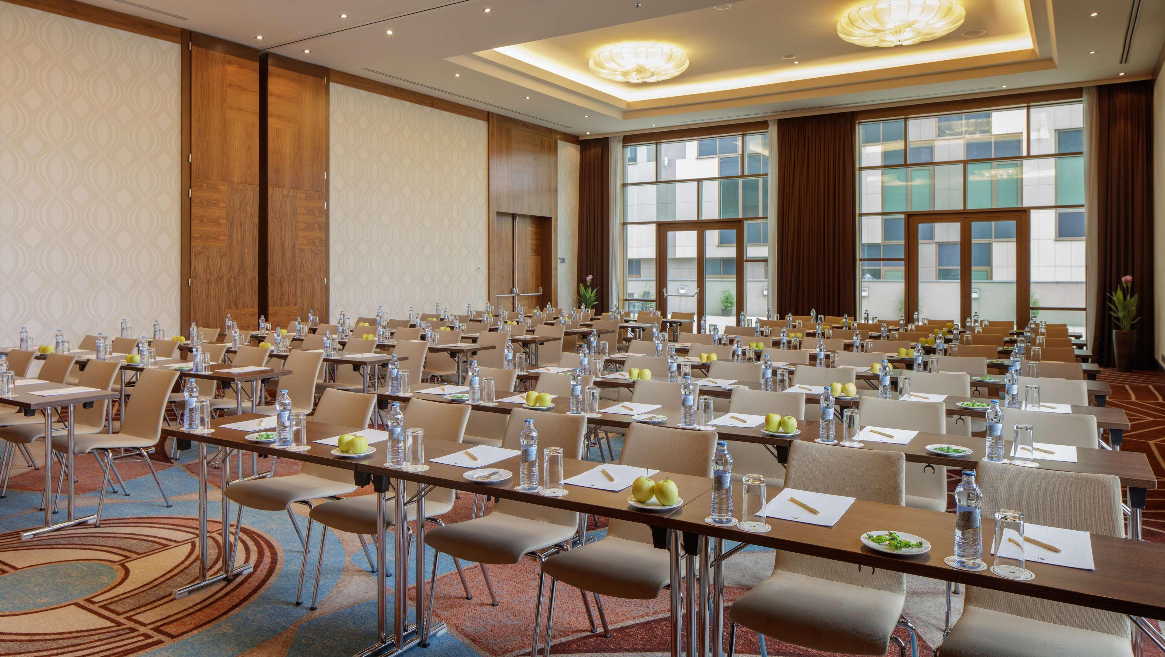 Doubletree By Hilton Bratislava Hotel Buitenkant foto
