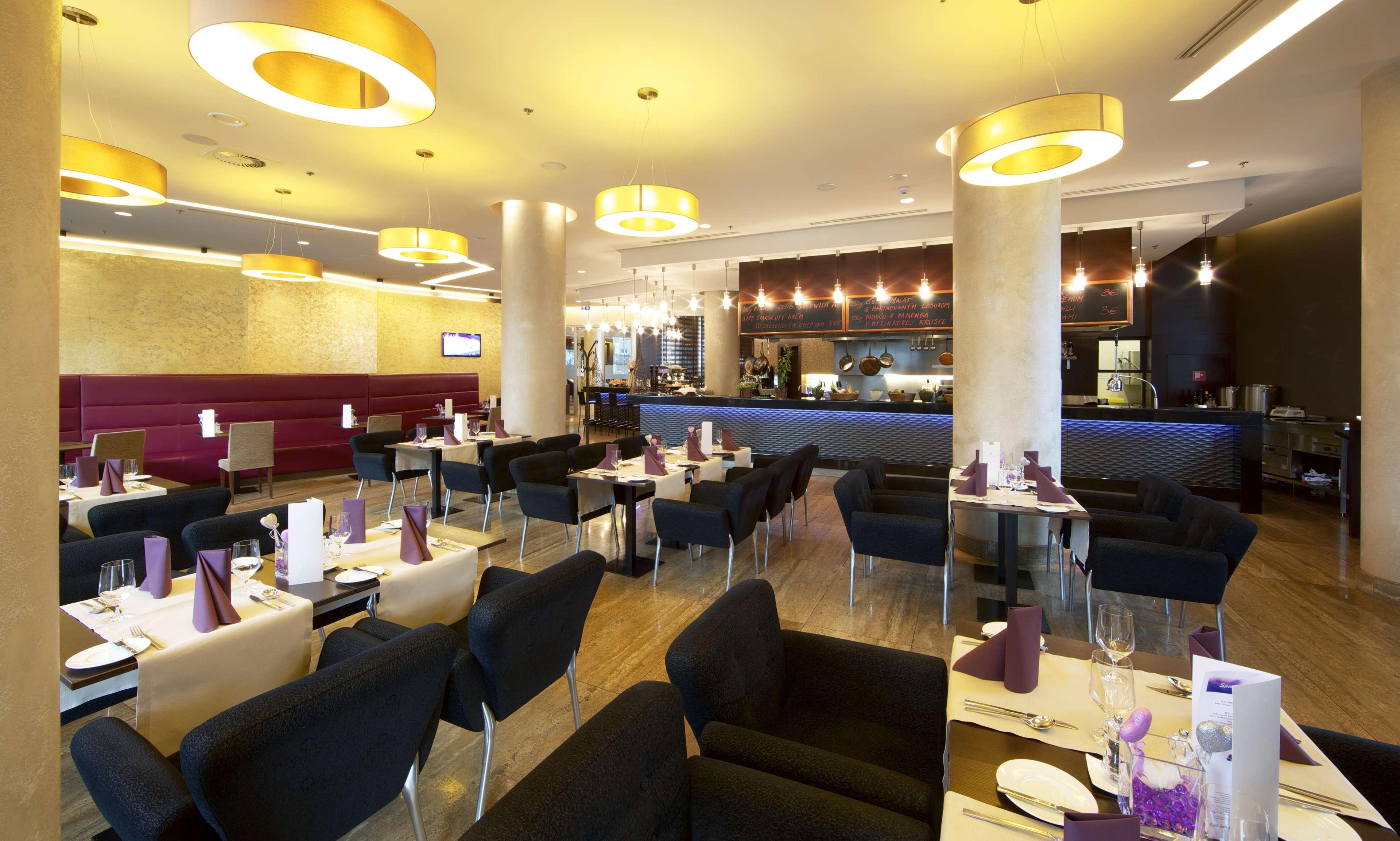 Doubletree By Hilton Bratislava Hotel Buitenkant foto