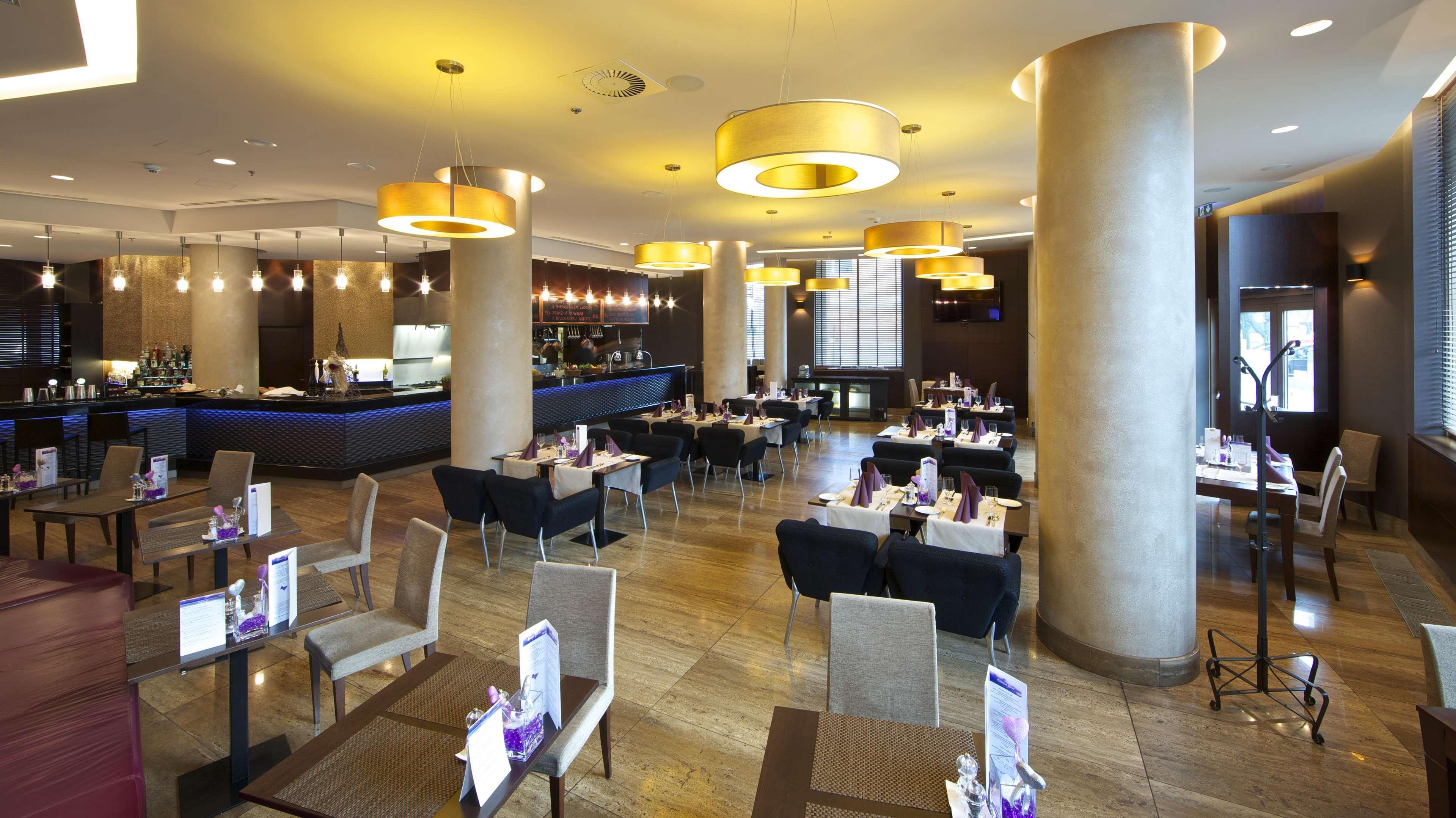 Doubletree By Hilton Bratislava Hotel Buitenkant foto