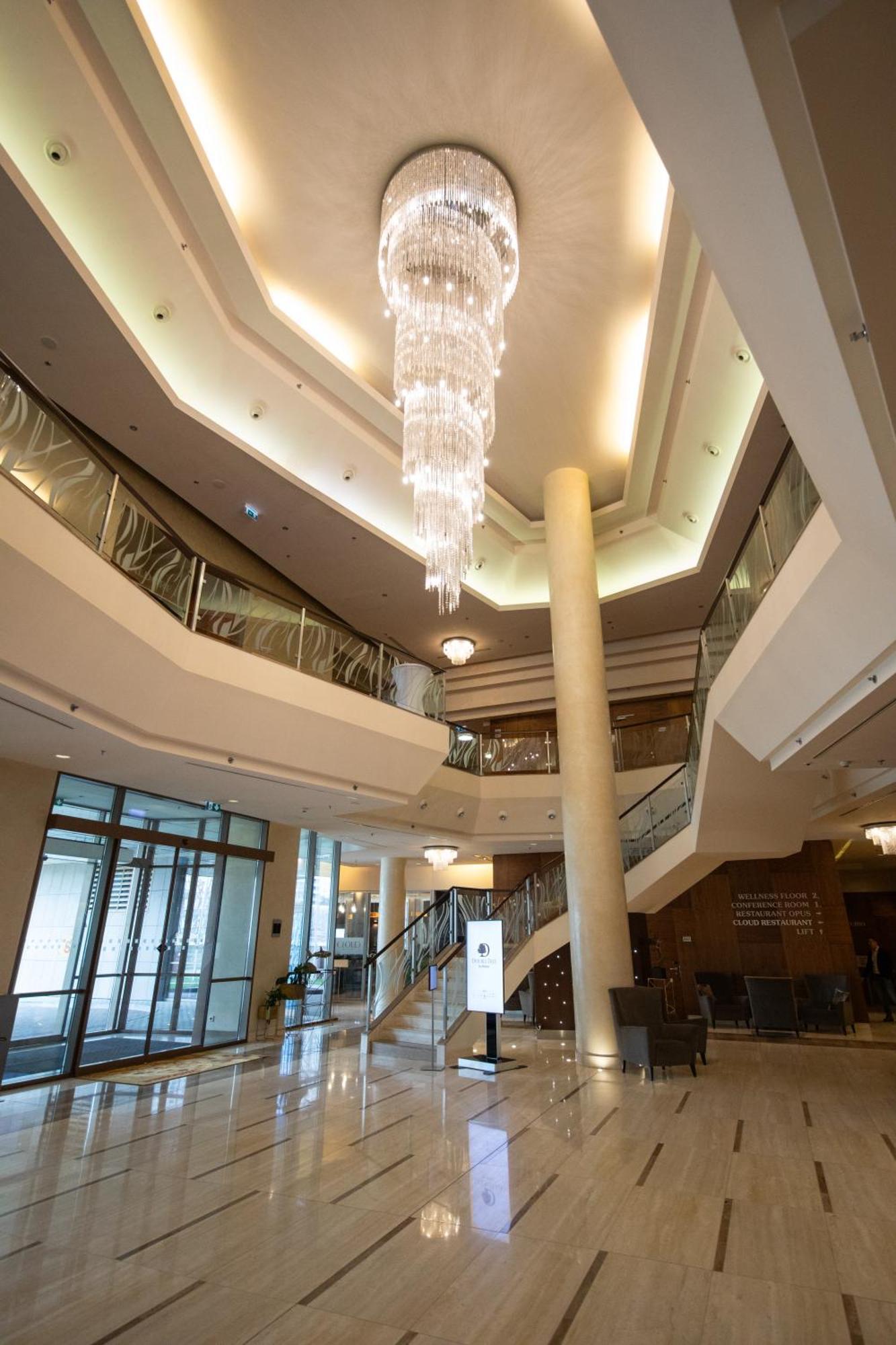 Doubletree By Hilton Bratislava Hotel Buitenkant foto