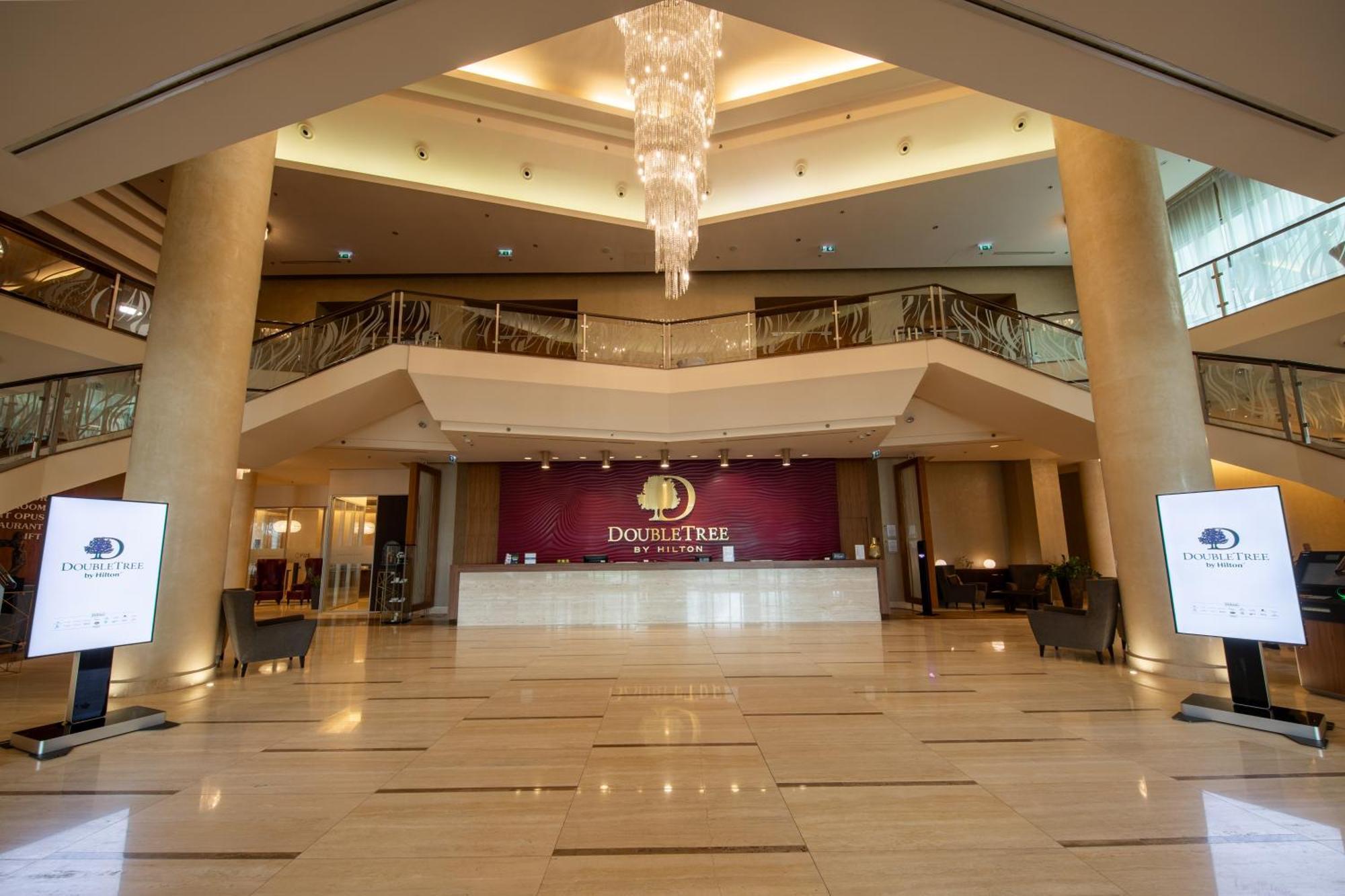 Doubletree By Hilton Bratislava Hotel Buitenkant foto
