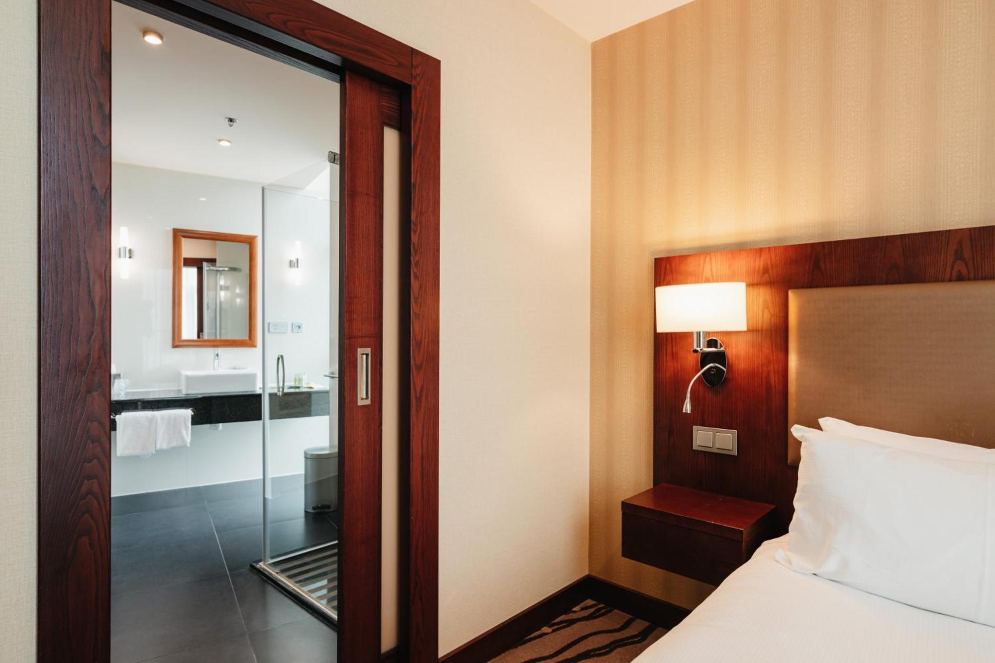 Doubletree By Hilton Bratislava Hotel Buitenkant foto