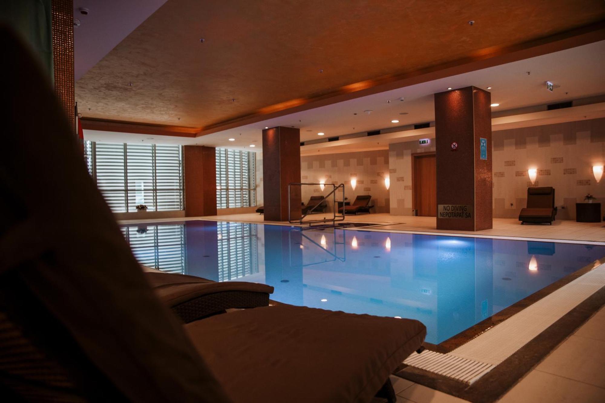 Doubletree By Hilton Bratislava Hotel Buitenkant foto