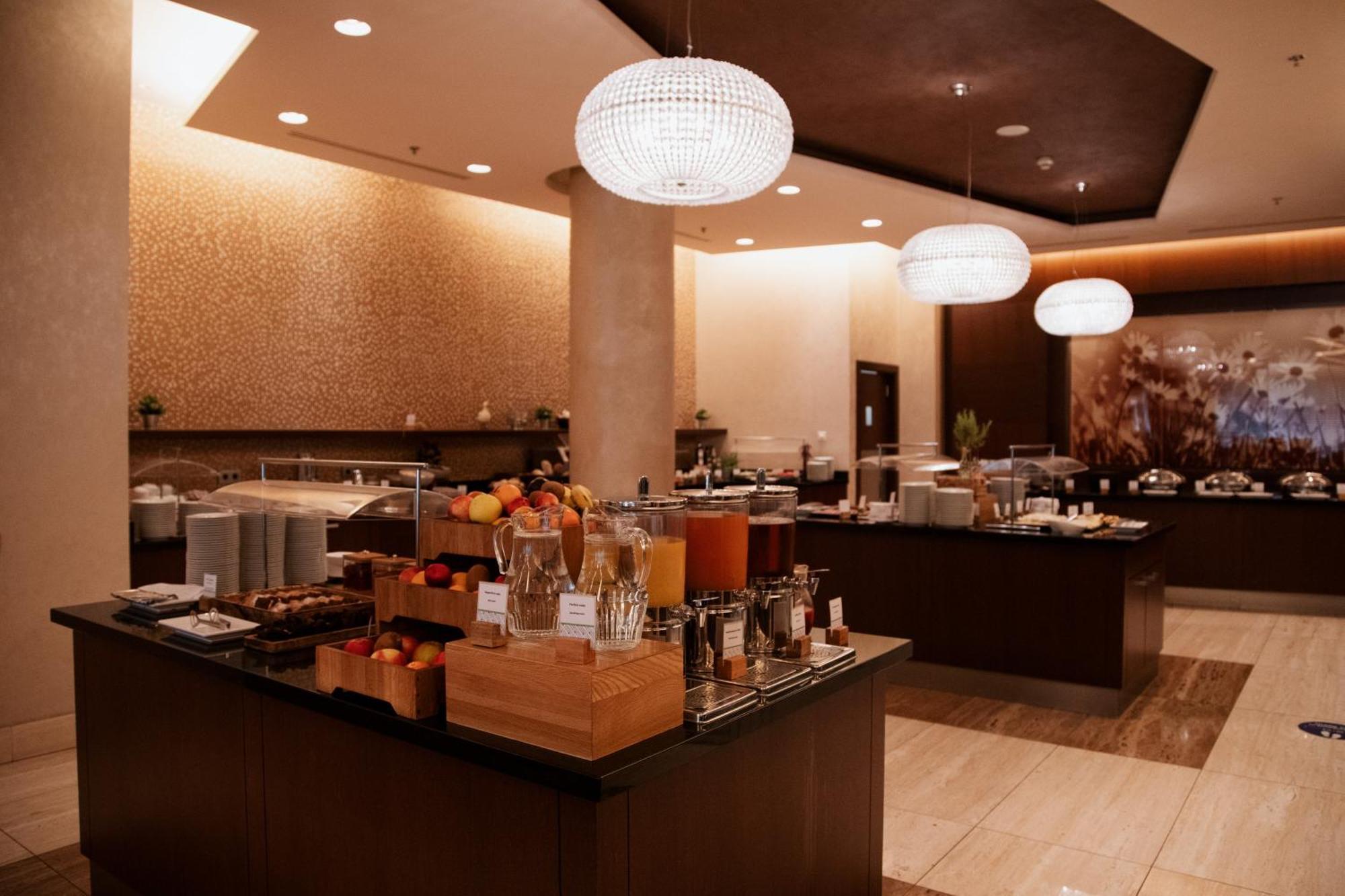 Doubletree By Hilton Bratislava Hotel Buitenkant foto
